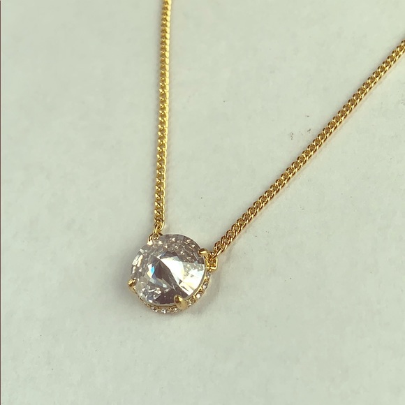 VINCE CAMUTO GOLD TONE NECKLACE!!! - Picture 2 of 7